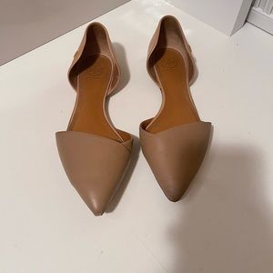 Tory Burch flat shoes caramel color. two sides have gold Tory’s Legos.